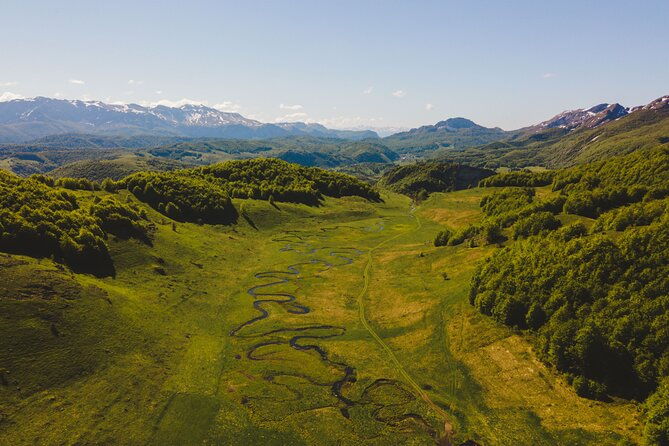 hiking-snowshoeing-to-the-last-traditional-bosnian-village-lukomir-4