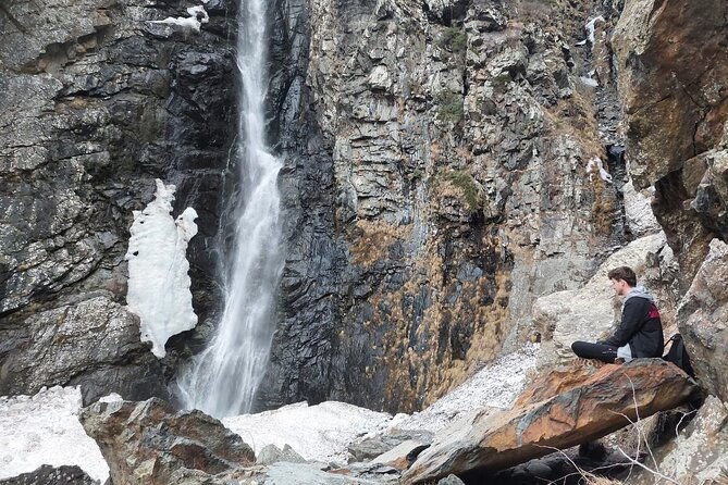 hiking-to-gveleti-waterfall-and-juta