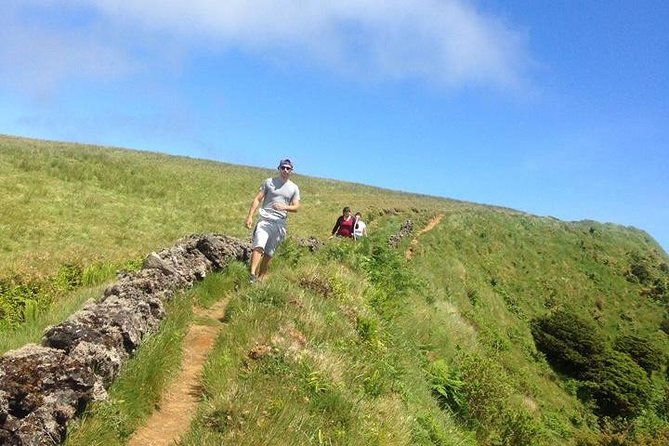 hiking-trail-rocha-do-chambre-terceira-island