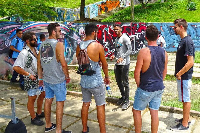 history-and-street-art-tour-in-comuna-13