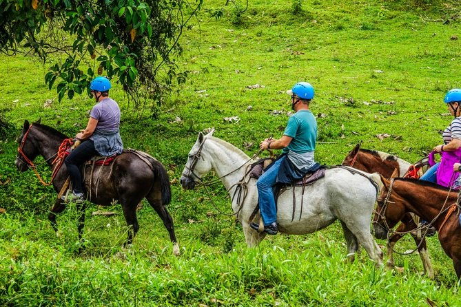 horseback-riding-at-arenal-volcano-foothills