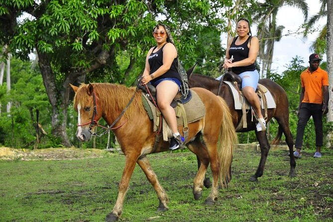 horseback-riding-in-the-dominican-jungle