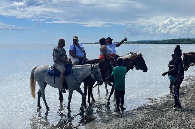 horseback-riding-in-the-ocean-from-ocho-rios-runaway-bay