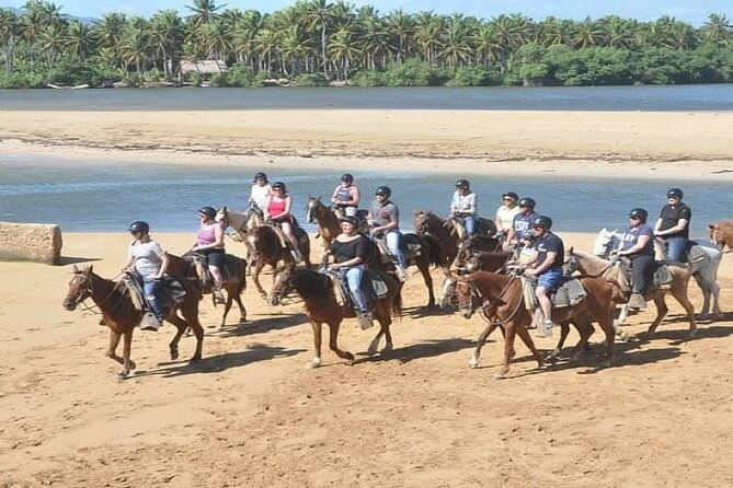 horseback-riding-to-maimon-river-from-punta-cana