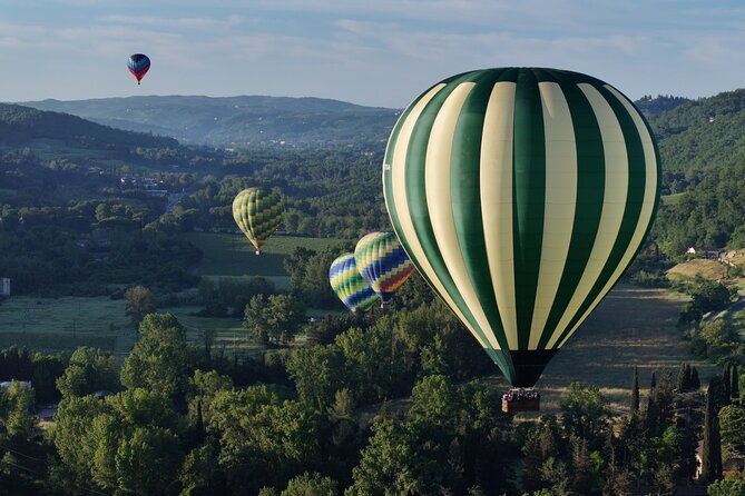 hot-air-balloon-over-the-hills-of-pienza-montalcino-and-val-dorcia