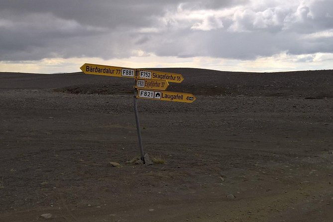 hot-springs-and-waterfalls-private-super-jeep-tour