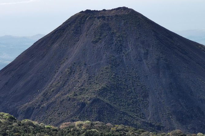 izalco-volcano-hiking-private-tour-lake-coatepeque