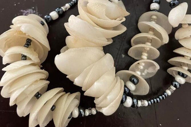 jewelry-workshop-a-mi-mek-it-in-montego-bay-jamaica-fr-en
