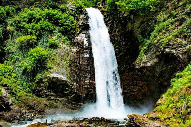 kakheti-signagi-bodbe-monastery-gurgeniani-waterfall
