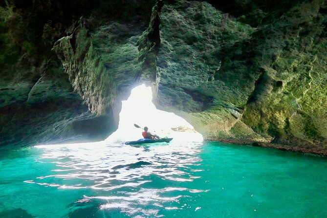 kayak-and-canoe-tour-to-roca-vecchia-and-the-cave-of-poetry