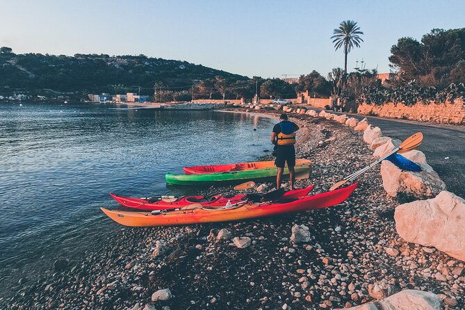 kayak-tour-golden-hour-at-st-pauls-island-2-hours-30-minutes