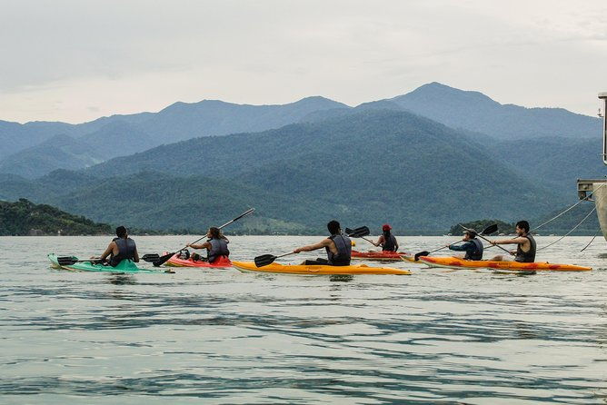kayaking-to-the-islands-mangroves-in-paraty