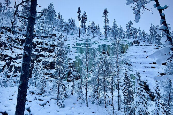 korouoma-frozen-waterfalls-hiking-tour