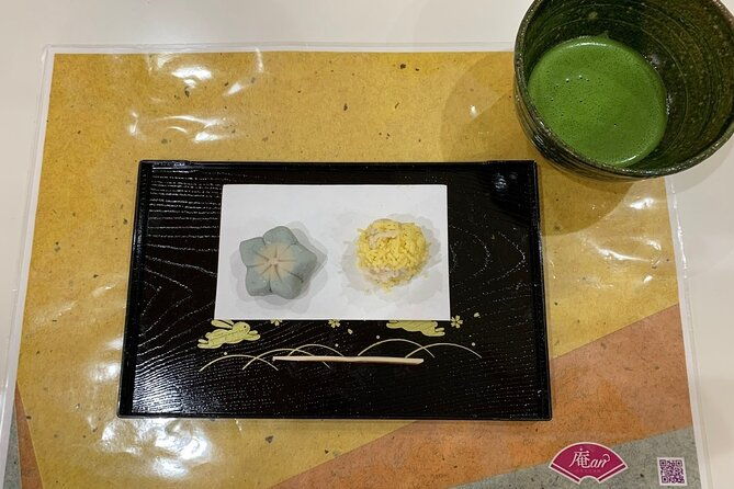 kyoto-sweets-and-green-tea-making-and-town-walk