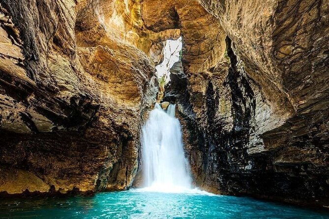 la-leona-waterfall-extreme-hiking-swimming-hot-springs-tour