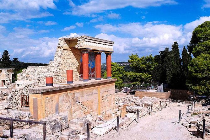 labyrinth-of-knossos-shared-tour-with-entry-tickets