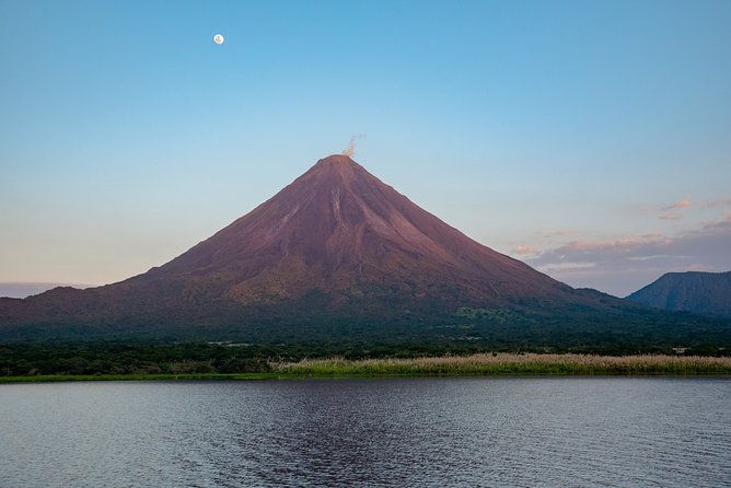 lake-arenal-by-boat-peninsula-trail-national-park