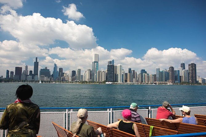 lake-michigan-skyline-cruise-in-chicago