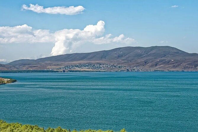 lake-sevan-hayravank-noratus-selim-pass-jermuk-areni