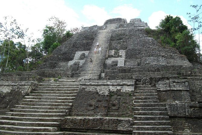 lamanai-temples-river-wildlife-tour