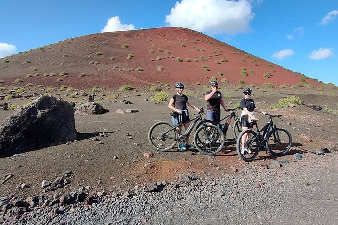 lanzarote-e-bike-tour-volcano-craters-scenic-vineyards