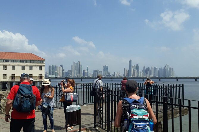 layover-panama-city-monkey-sloth-natural-habitat