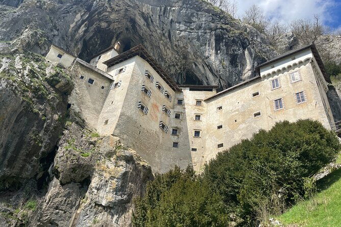 ljubljana-postojna-cavepredjama-castle-with-tickets-from-zagreb
