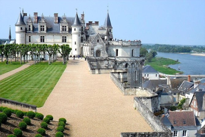 loire-valley-castles-vip-private-tour-chambord-chenonceaux-amboise