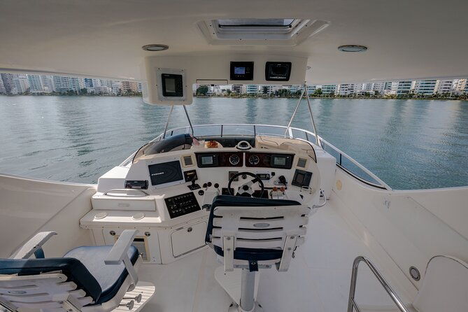 luxury-yacht-rental-in-cartagena-de-indias-sea-ray-56