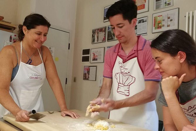 make-traditional-handmade-pasta-from-scratch-with-a-local-chef