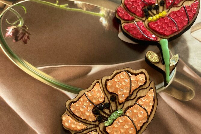 making-accessories-with-eco-wood-and-swarovski-crystals-in-nara