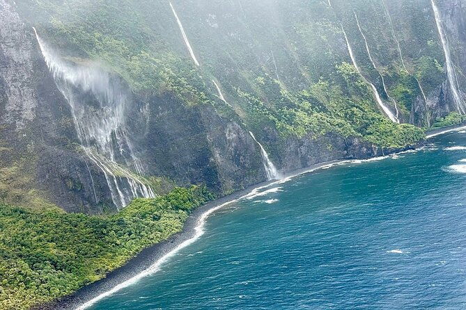maui-private-air-tour-aquamarine-emerald-dream-2-5-people-2
