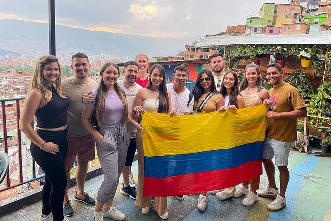 medellin-comuna-13-tour-with-spray-painting-and-ice-cream