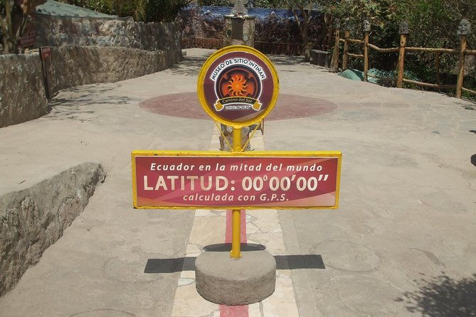 middle-of-the-world-pululahua-crater-in-half-day-private-tour