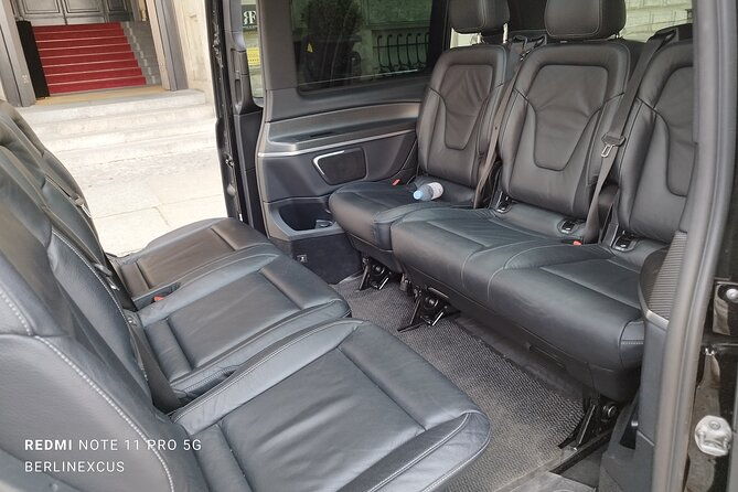minivan-driver-and-guide-din15565-tailor-made-berlin-highlights-2