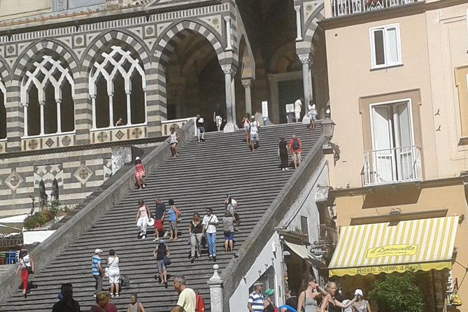 minivan-tour-amalfi-ravello-and-pompeii-with-driver