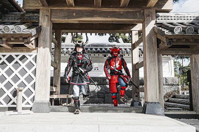 miyazaki-kyushu-wear-armor-and-become-a-shogun-at-a-castle