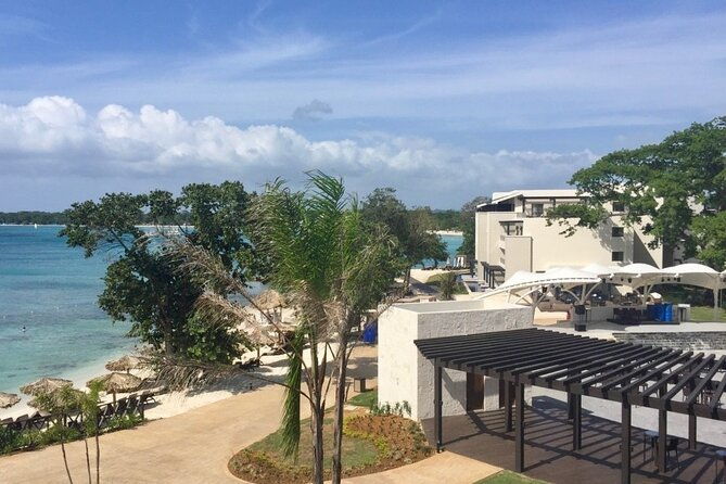 montego-bay-airport-private-taxi-to-royalton-negril