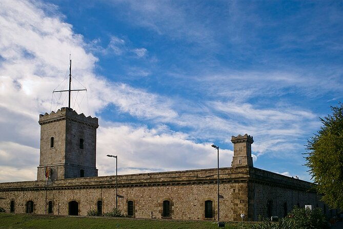 montjuic-cable-car-entry-voucher-with-audio-tour-on-your-phone-2