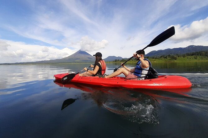 morning-kayaking-by-arenal-lake