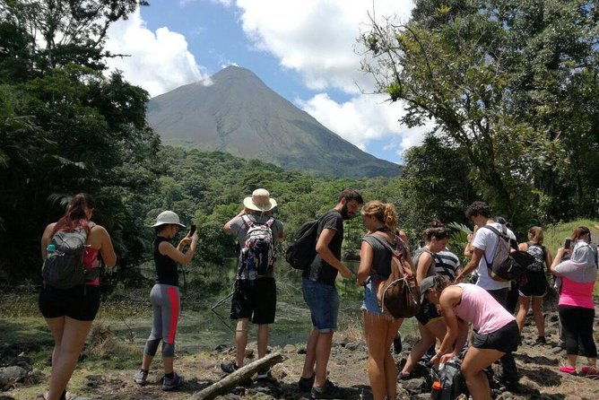 morning-volcano-hike-lunch-hot-springs-river