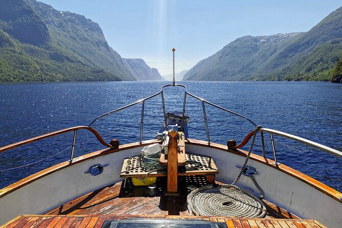 mostraumen-private-pontoon-cruise