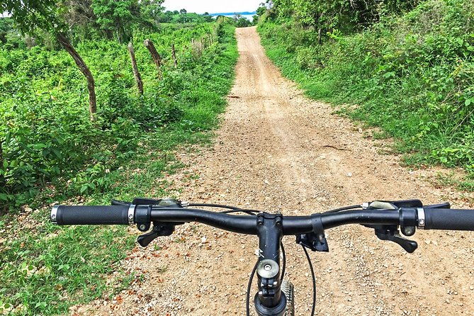 mountain-biking-in-tierra-bomba-island
