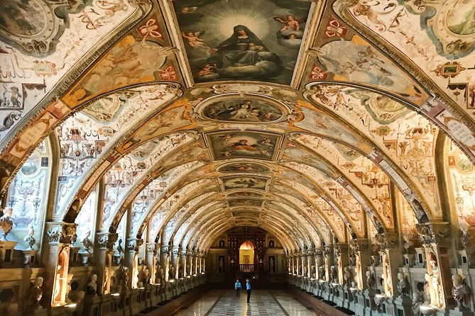 munich-residenz-palace-museum-and-treasury-private-tour