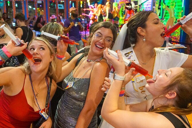 nashville-bar-crawl-with-vip-club-entrance-souvenir-bonus-shots