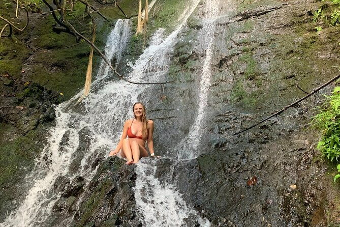 nature-hike-to-waterfall