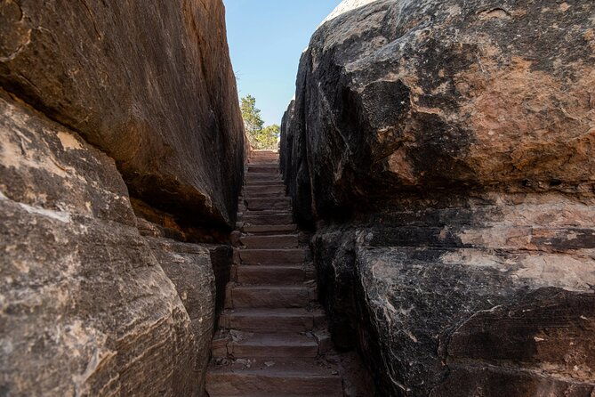 new-canyonlands-needles-chesler-park-hiking-discovery-tour