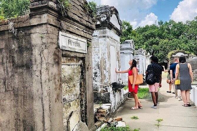 new-orleans-city-and-cemetery-tour-with-garden-district-stroll