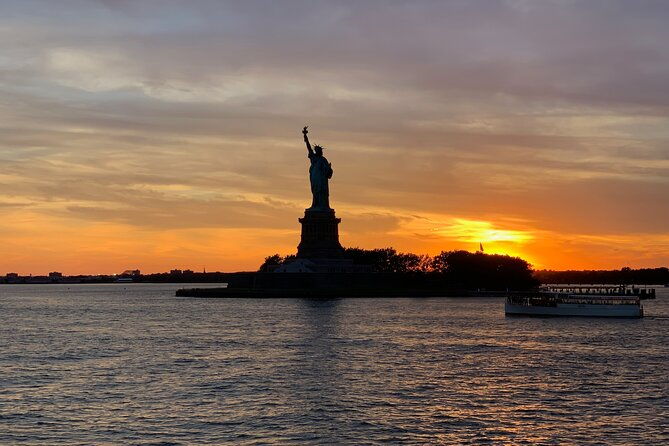 new-york-city-skyline-sunset-and-night-cruise