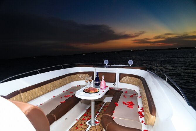 night-boat-rental-in-cartagena-bay